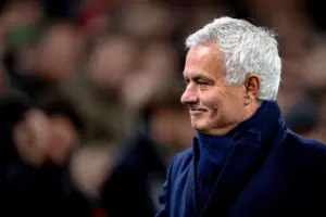 Jose Mourinho Ungkap Hadiah Spesial dari Scott McTominay: Jersey Napoli