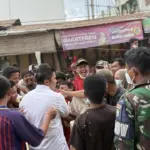 Momen Seskab Teddy Indra Wijaya Tertinggal Rombongan Presiden Saat Kunjungan ke Aceh Tamiang