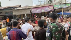 Momen Seskab Teddy Indra Wijaya Tertinggal Rombongan Presiden Saat Kunjungan ke Aceh Tamiang