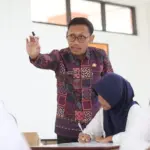 Kisah Asraf: Guru Muda Berinovasi Mengajar Siswa Sekolah Rakyat di Makassar