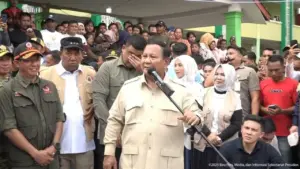 Prabowo Subianto di Langkat: Kami Tidak Akan Tinggalkan Kalian, Para Pengungsi Adalah Keluarga Kami