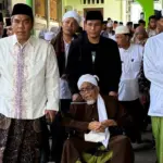 Pj Ketua Umum PBNU Zulfa Mustofa Kunjungi NTB, Terima Doa Khusus dari TGH Turmudzi