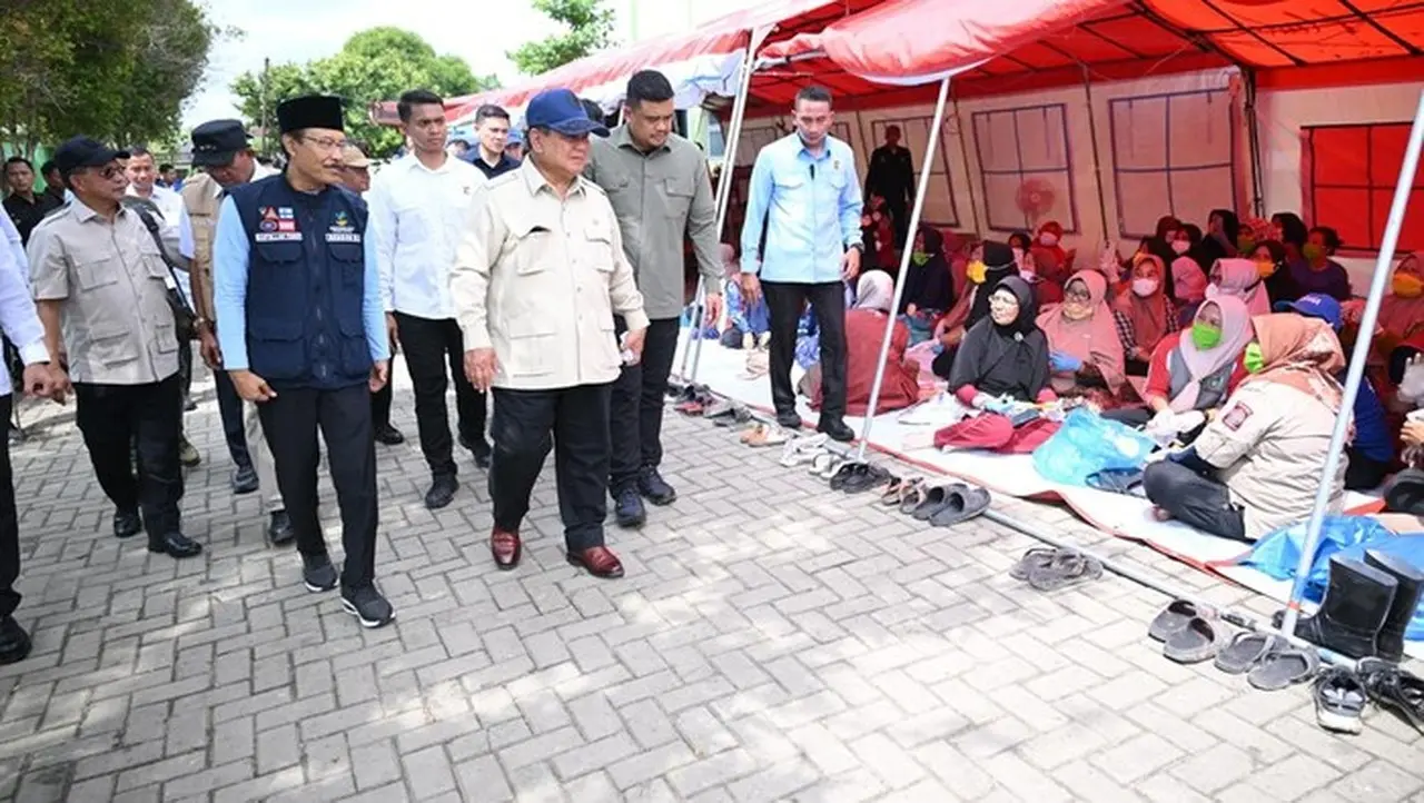 Prabowo dan Tito Tinjau Pengungsi Banjir Langkat, Warga Curhat Soal Tanggul dan Dokumen