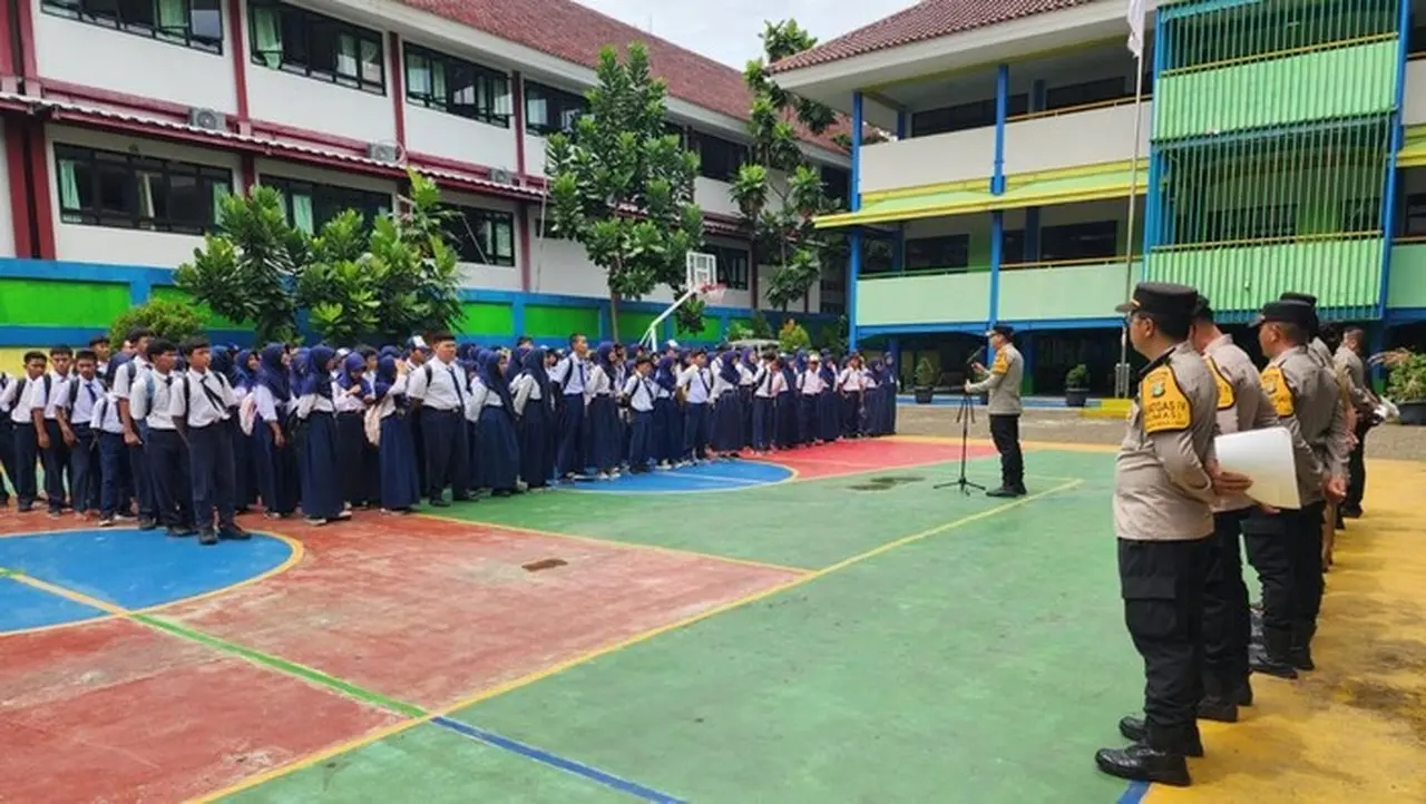 Kapolres Kepulauan Seribu Edukasi Siswa SMP Soal Bahaya Bullying Fisik, Verbal, hingga Cyber
