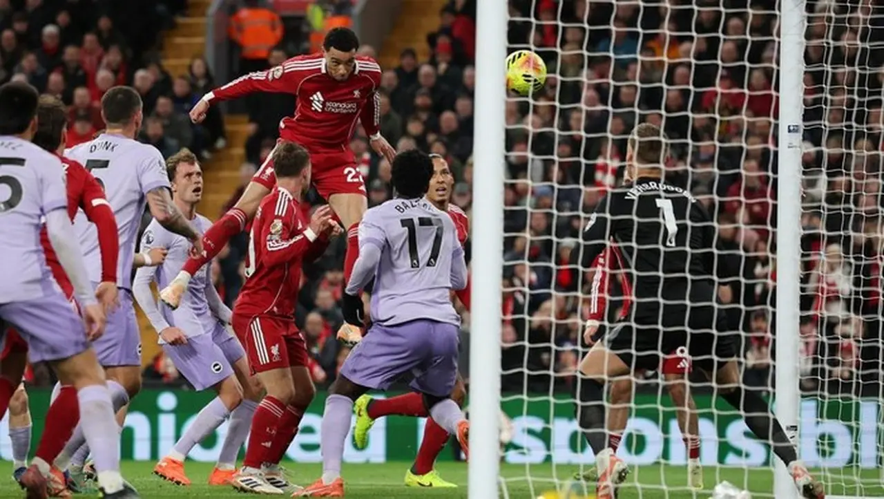 Dua Gol Ekitike Bawa Liverpool Taklukkan Brighton 2-0 di Anfield