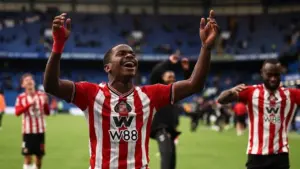 Perebutan Noah Sadiki: Manchester United dan Chelsea Adu Gelandang Muda Sunderland