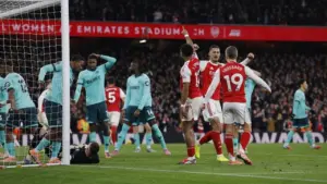 Arsenal Raih Kemenangan Dramatis 2-1 atas Wolves Berkat Dua Gol Bunuh Diri Lawan
