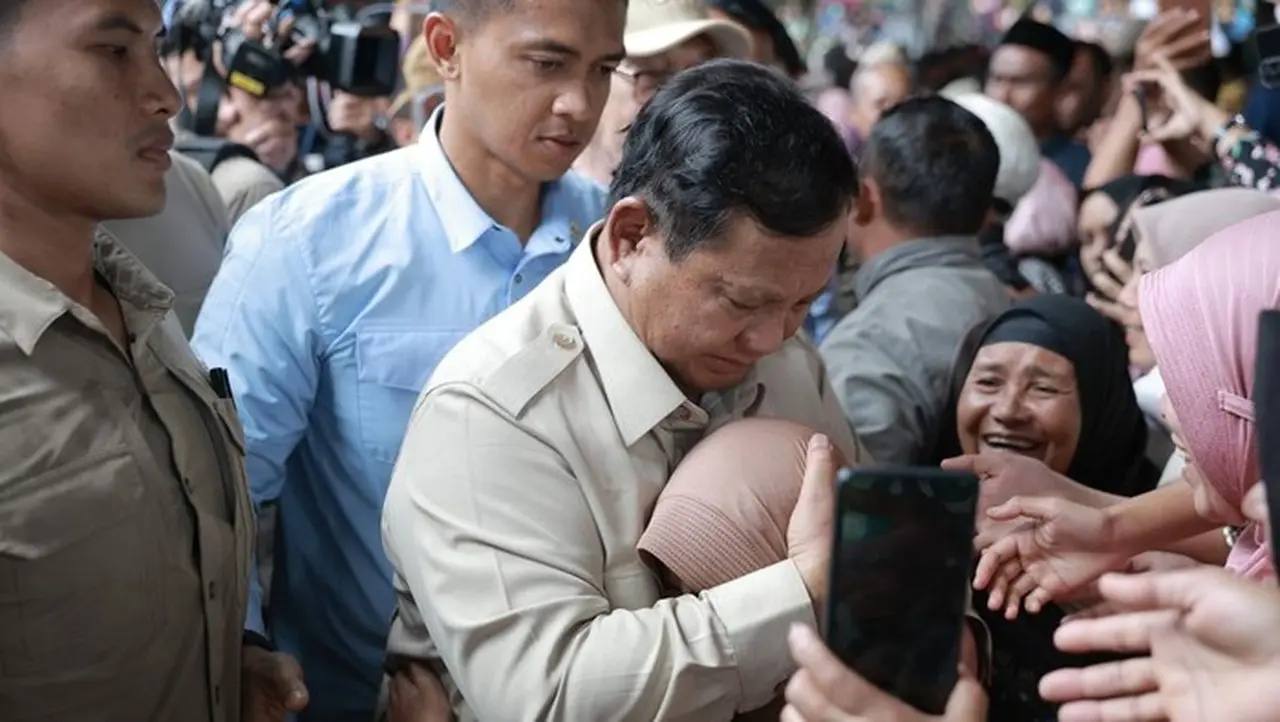 Prabowo Subianto Janjikan Perumahan dan Listrik untuk Pengungsi Bencana Sumatera