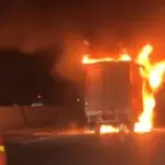 Mobil Boks Terbakar Hebat di Tol Jagorawi Setelah Tabrak Kendaraan Lain