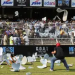 Kecewa Tak Bertemu Messi, Fans di India Curi Karpet Rumput Stadion Seharga Rp 1,8 Juta