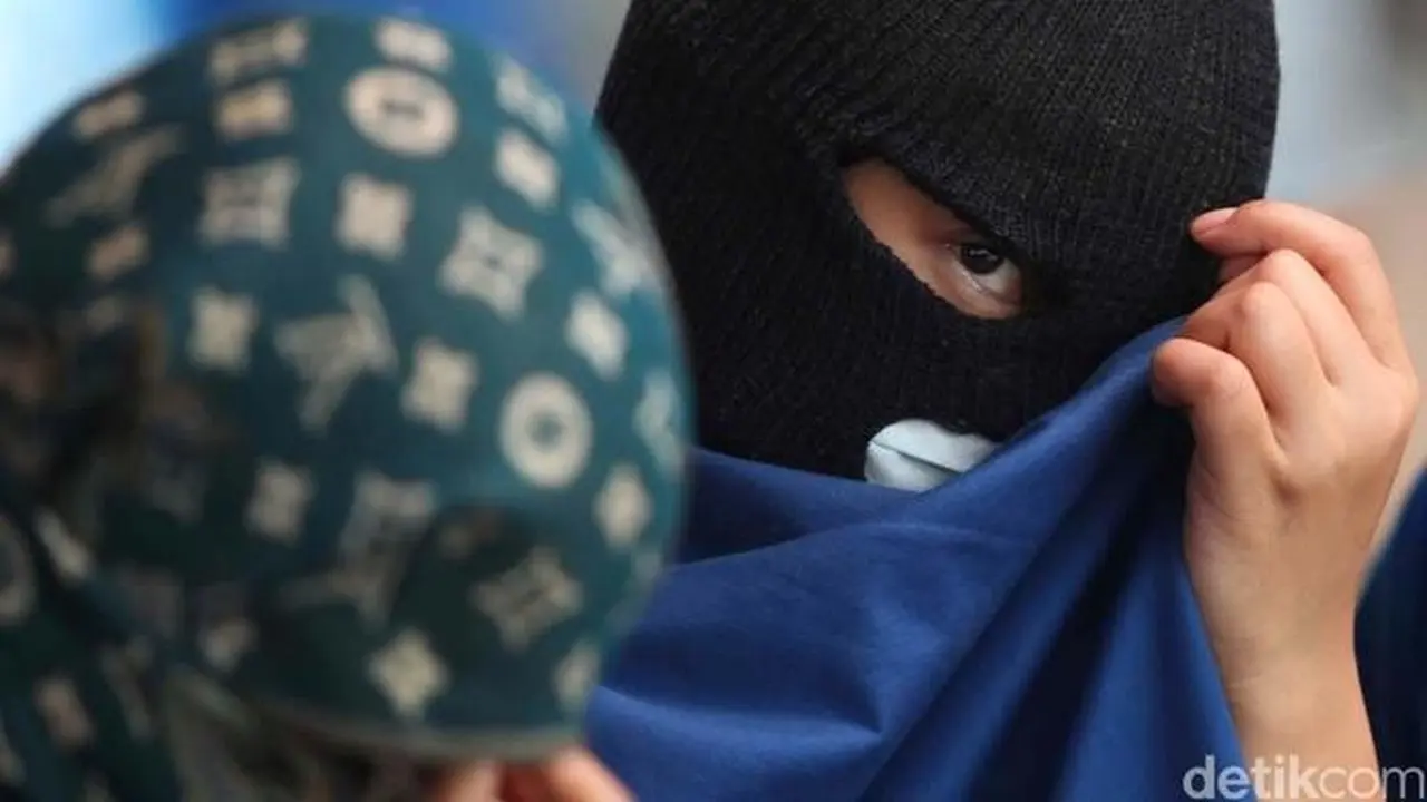 Aksi Pura-pura Pingsan Pelaku Ganjal ATM Bogor Terekam Video Viral