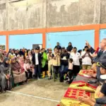 Andre Rosiade Terobos Jalur Ekstrem Bawa 3.000 Sembako untuk Korban Banjir Agam