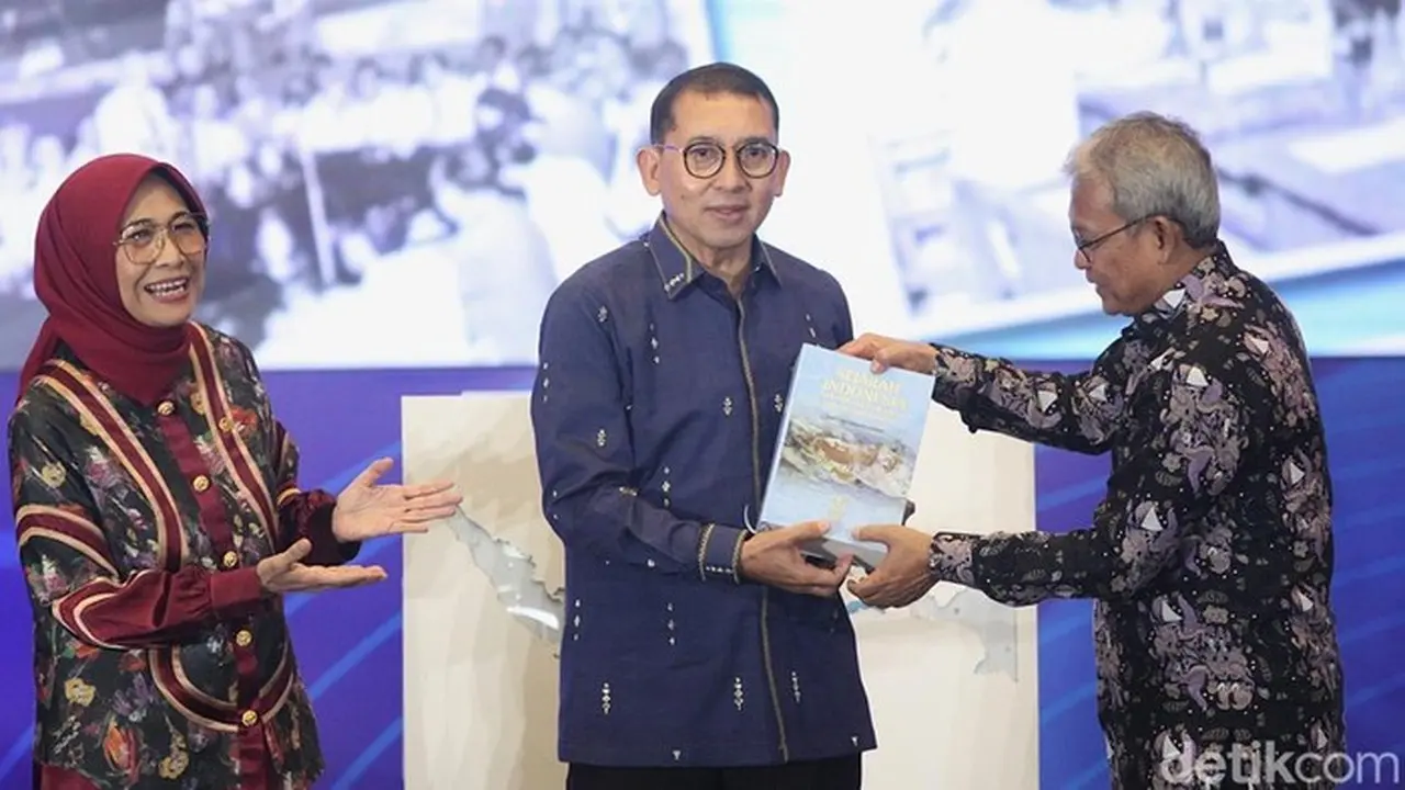 Menbud Fadli Zon Luncurkan Buku Sejarah Indonesia 10 Jilid, Ungkap Perjuangan Bangkitkan Direktorat Sejarah