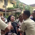 Keluarga Korban Kebakaran Gedung Jakpus Pingsan di RS Polri