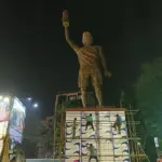 Lionel Messi Canggung Lihat Patung Dirinya di Kolkata, Netizen Sebut Tak Mirip