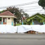 Tangsel Tutup Tumpukan Sampah dengan Terpal untuk Atasi Bau Menyengat