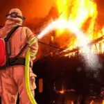 Api Melalap Pasar Induk Kramat Jati, 16 Mobil Damkar Berjibaku Padamkan Kobaran