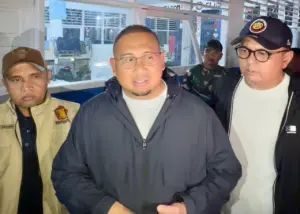 Andre Rosiade Salurkan 500 Nasi Bungkus untuk Korban Banjir Bandang Pauh Padang