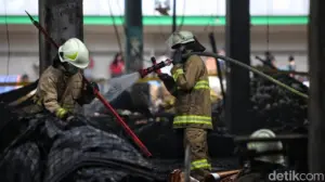 Kapolres Jaktim Pastikan 350 Kios Buah di Kramat Jati Ludes Terbakar, Tak Ada Korban Jiwa