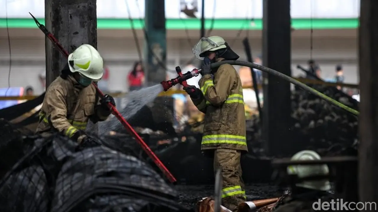 Kapolres Jaktim Pastikan 350 Kios Buah di Kramat Jati Ludes Terbakar, Tak Ada Korban Jiwa