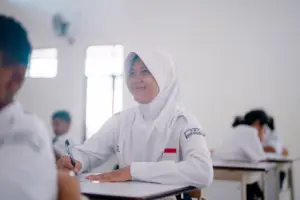 Anisa Saharia: Kisah Muslimah di Sekolah Rakyat Kupang, Jembatan Toleransi Lintas Iman