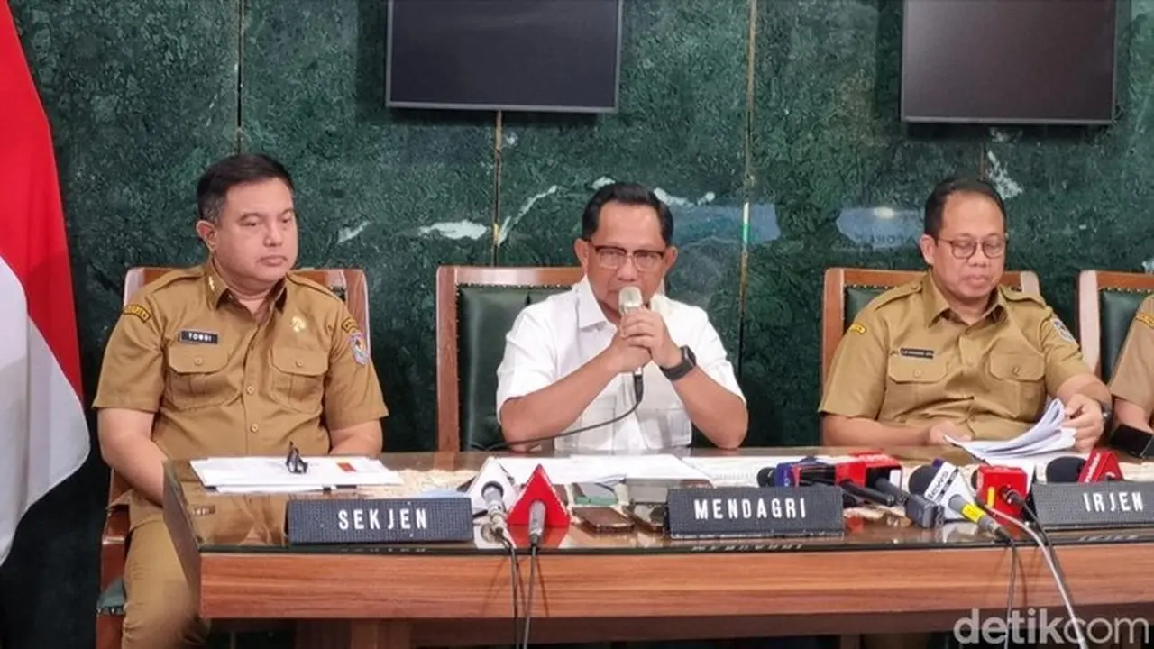 Mendagri Copot Bupati Aceh Selatan Tiga Bulan Akibat Umrah Tanpa Izin