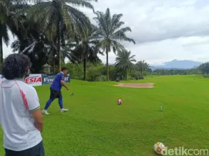 Sineas Amrit Punjabi dan Komika Oki Rengga Promosikan Footgolf di Indonesia