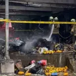 Dua Robot Damkar Dikerahkan untuk Padamkan Api di Gudang Karbit Pasar Induk Kramat Jati