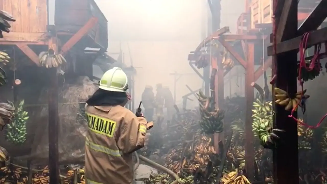350 Kios Pasar Induk Kramat Jati Ludes Terbakar, Kerugian Capai Rp 10 Miliar