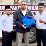 Andre Rosiade Salurkan 5.000 Paket Sembako untuk Korban Banjir di Solok