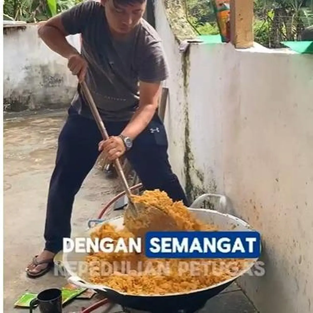 Lapas Sibolga Salurkan Ratusan Porsi Nasi Goreng dan Air Bersih untuk Korban Banjir Tapteng