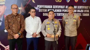 Polri Serahkan Sertifikat Audit Sistem Pengamanan Objek Vital Nasional 2025