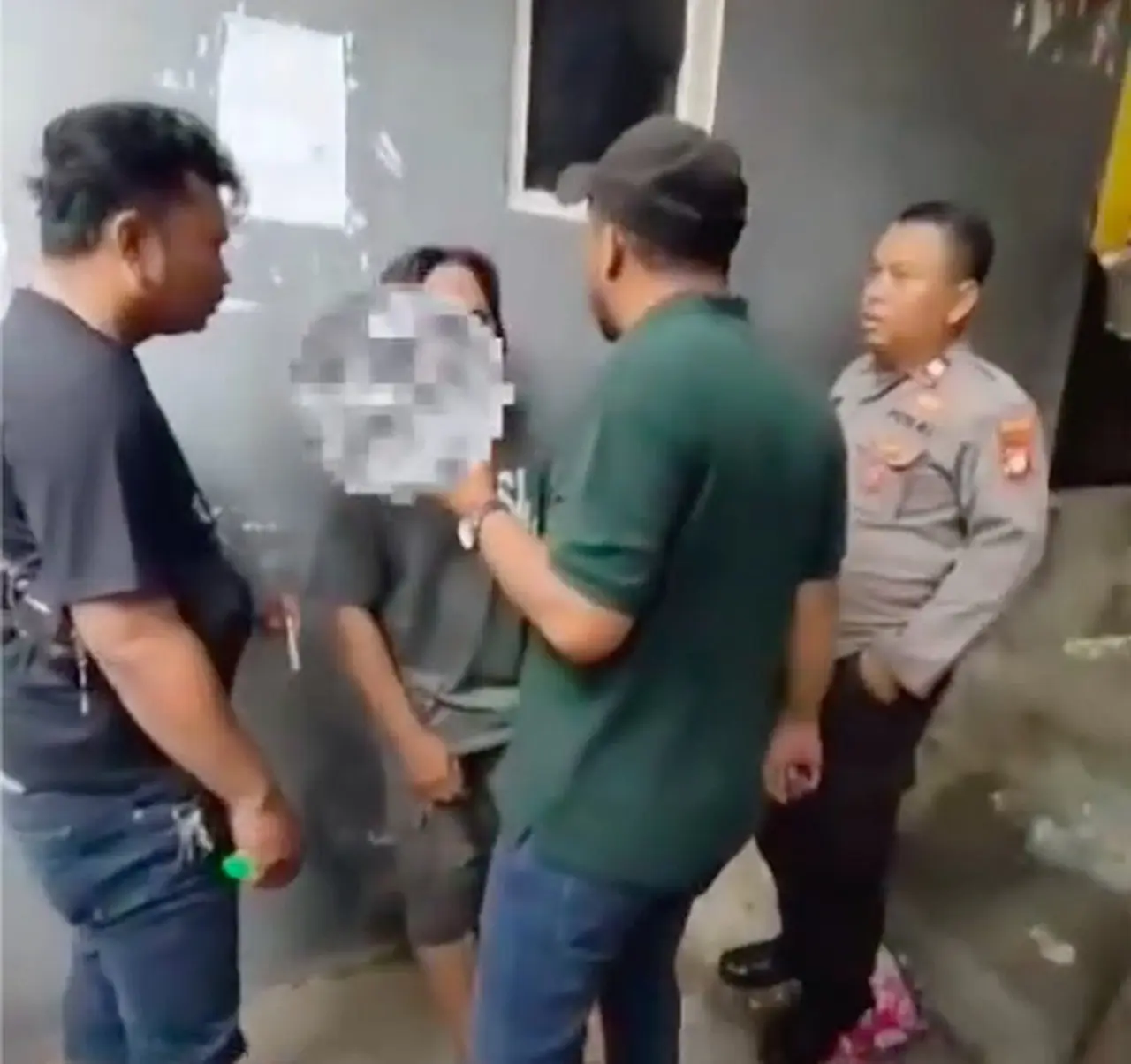 Resahkan Warga Penjaringan dengan Sajam, Pria Pengamuk Dibekuk Polisi Resahkan Warga Penjaringan dengan Sajam, Pria Pengamuk Dibekuk Polisi