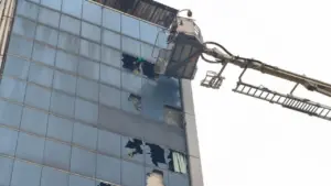 Asap Pekat Selimuti Lantai 6 Ruko Jakpus, Kaca Dipecahkan untuk Evakuasi 20 Korban Tewas