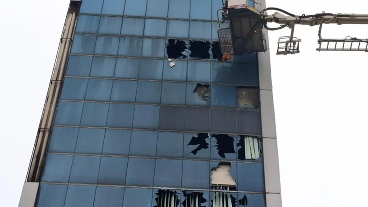 Kebakaran Gedung Terra Drone: Evakuasi Lantai 6 Sulit, 20 Korban Meninggal Kebakaran Gedung Terra Drone: Evakuasi Lantai 6 Sulit, 20 Korban Meninggal