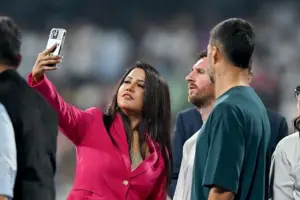 Istri Pejabat India Tuai Kecaman Usai Selfie Tak Sopan dengan Lionel Messi