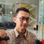 KPK Sita Uang Dolar dan Rupiah dari Rumah Dinas Plt Gubernur Riau Terkait Kasus Fee Proyek