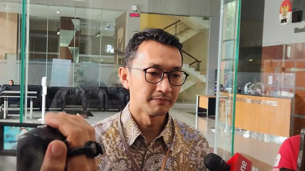 KPK Sita Uang Dolar dan Rupiah dari Rumah Dinas Plt Gubernur Riau Terkait Kasus Fee Proyek KPK Sita Uang Dolar dan Rupiah dari Rumah Dinas Plt Gubernur Riau Terkait Kasus Fee Proyek