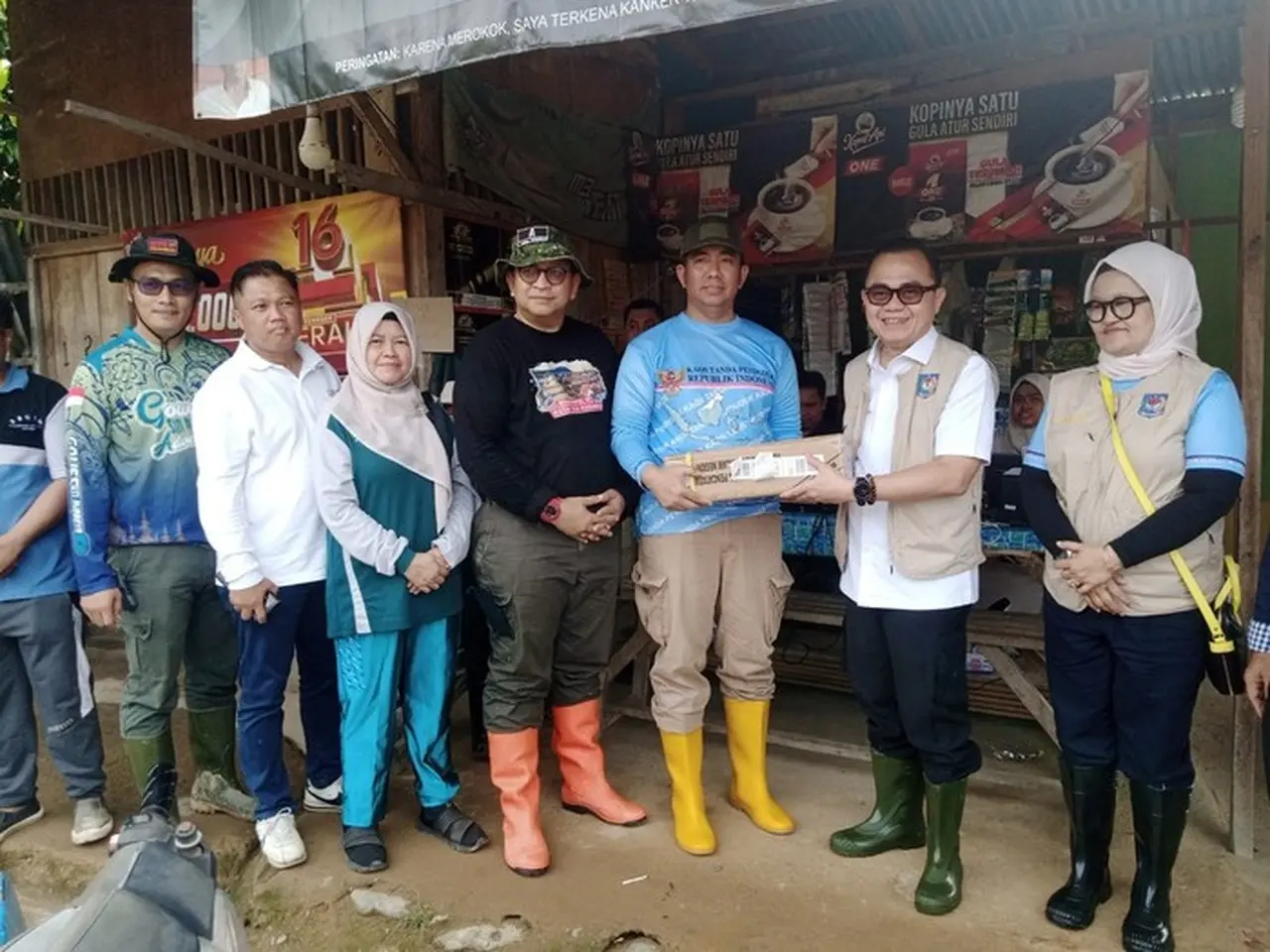Pelayanan Adminduk Korban Banjir Sumbar Tetap Berjalan di Posko Darurat