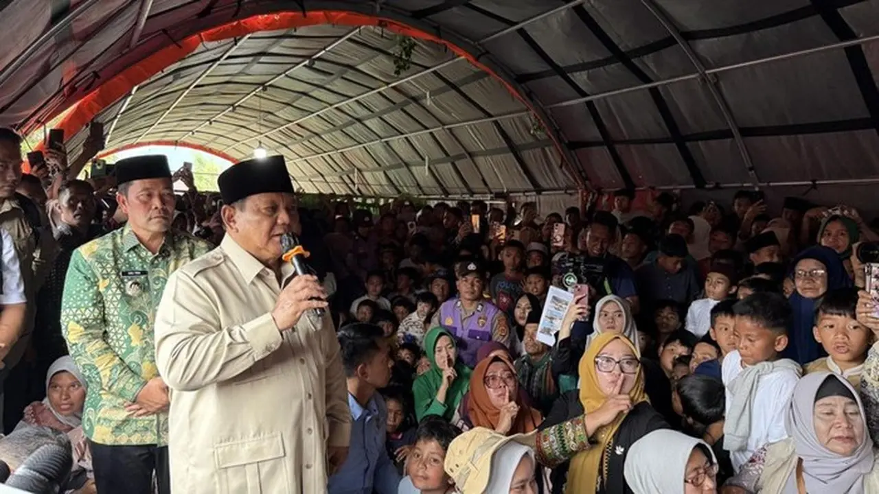 Prabowo Ingatkan Pejabat: Jangan Jadikan Bencana Sumatera Objek Wisata Foto