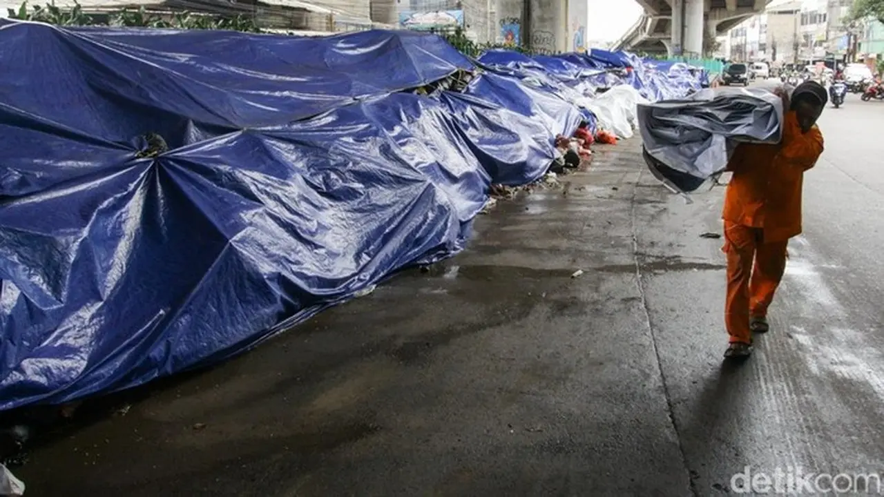 PSI Kritik Penutupan Sampah Tangsel dengan Terpal: Solusi Jangka Pendek, Masalah Tak Tuntas