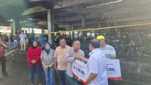 Pemprov DKI Jakarta Salurkan Santunan Rp 5 Juta untuk 121 Pedagang Korban Kebakaran Kramat Jati