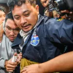 YouTuber Resbob Ditangkap Polisi di Semarang, Diborgol Saat Tiba di Polda Jabar
