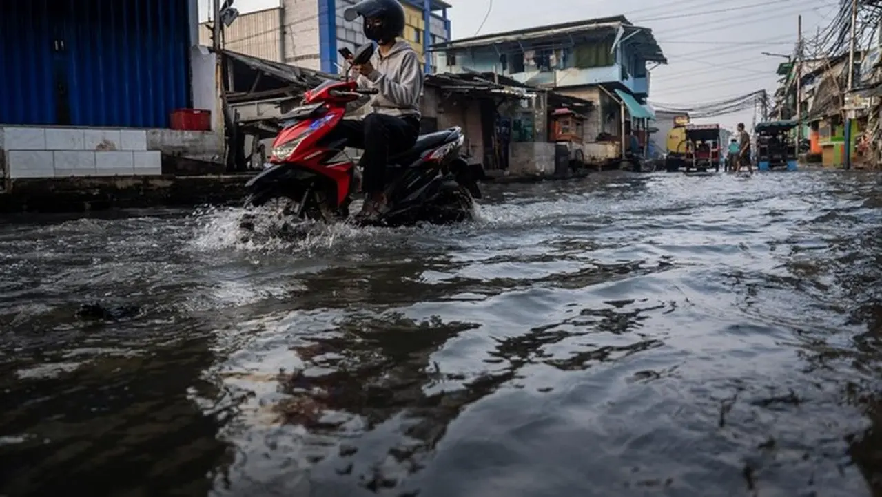 BMKG Peringatkan Potensi Banjir Pesisir di Seluruh Indonesia Hingga Akhir Desember 2025