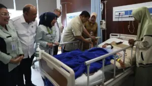 Prabowo Jenguk Siswa Korban Tabrak Mobil MBG, Janjikan Ayam Goreng Favorit Prabowo Jenguk Siswa Korban Tabrak Mobil MBG, Janjikan Ayam Goreng Favorit