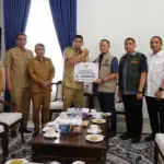 Wali Kota Pekanbaru Serahkan Bantuan Rp 1,5 M untuk Korban Bencana Sumut