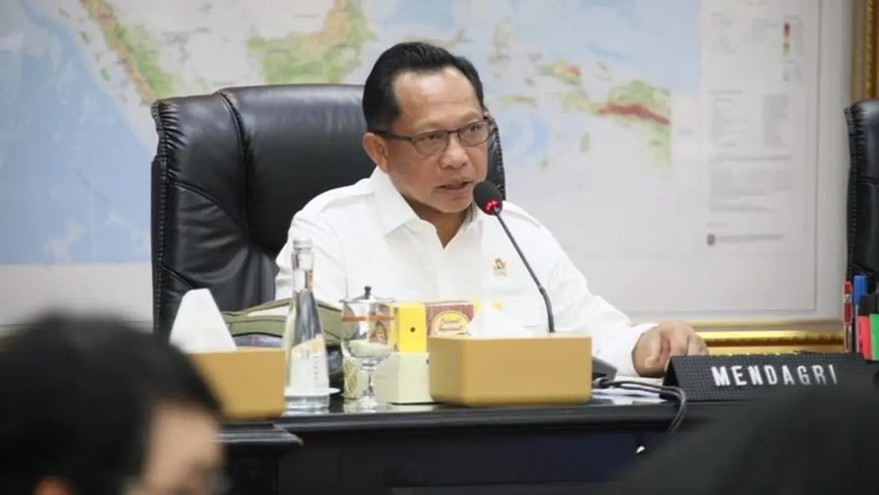 Mendagri Tito Larang Kepala Daerah Keluar Wilayah Hingga 15 Januari 2026 Mendagri Tito Larang Kepala Daerah Keluar Wilayah Hingga 15 Januari 2026