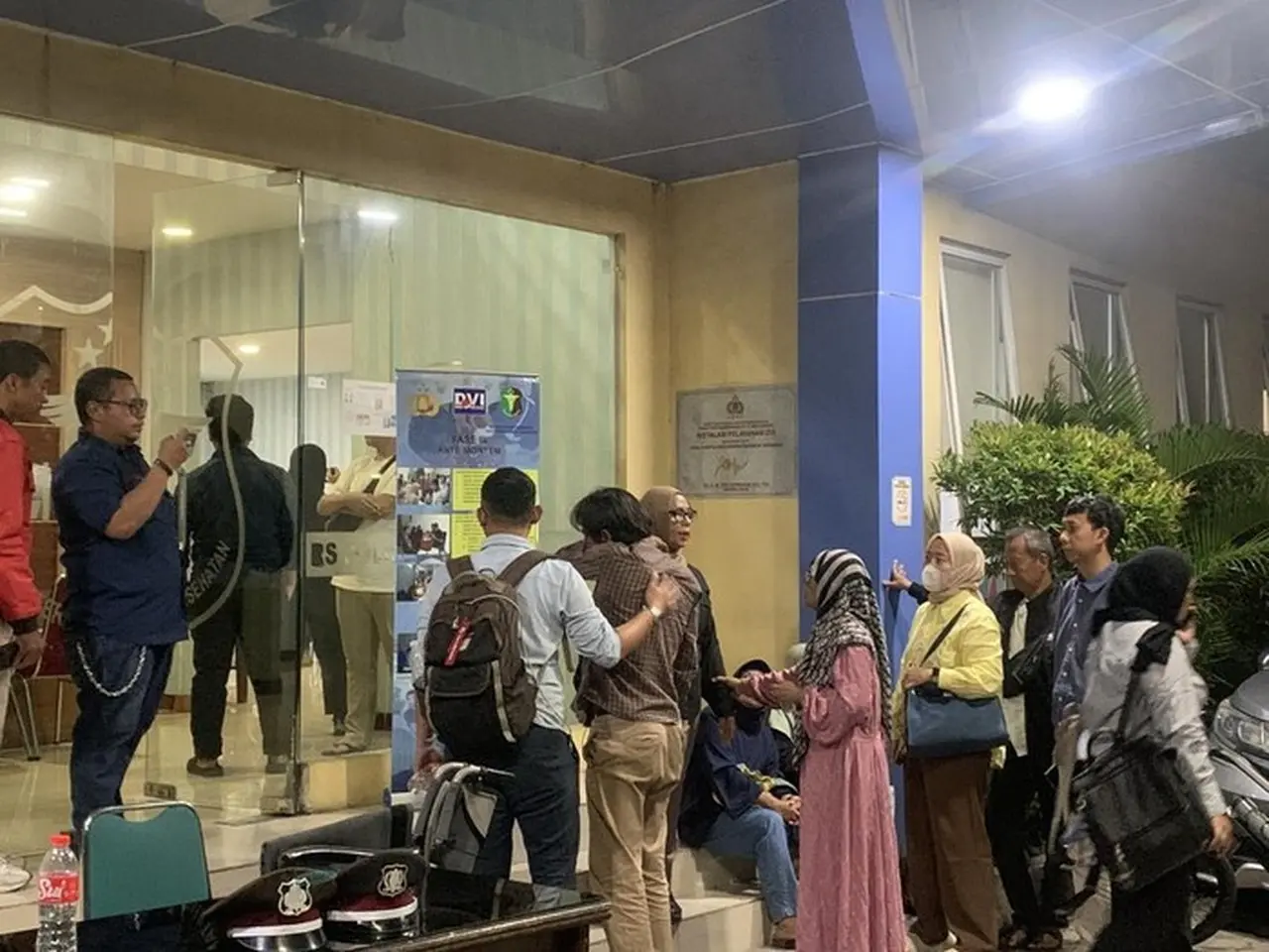 Tragedi Terra Drone: Ibu Hamil Tewas Terjebak, Suami Syok di RS Polri Tragedi Terra Drone: Ibu Hamil Tewas Terjebak, Suami Syok di RS Polri