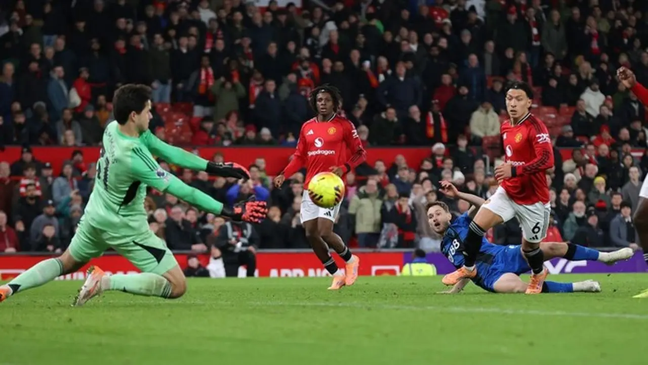 Dua Penyelamatan Gemilang Lammens Gagalkan Kemenangan Bournemouth untuk MU