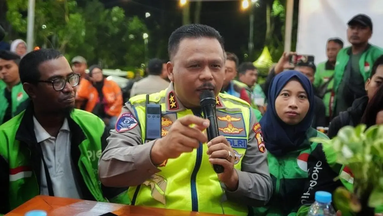 Kakorlantas Polri Dekati Komunitas Ojol di Surabaya Lewat Warkop Kamtibmas